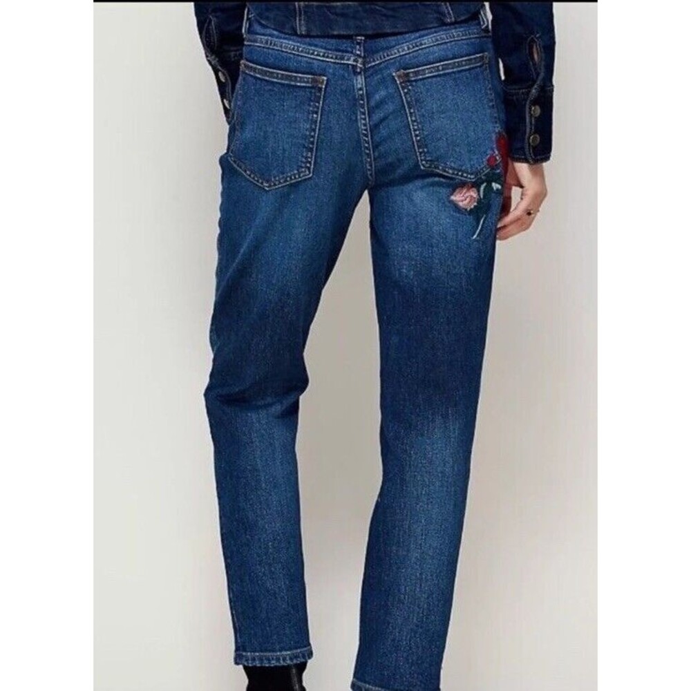 Free People Four Seasons Embroidered‎ Rose Jeans straight leg mom jean Size 28